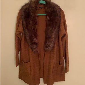 Cardigan with fur collar